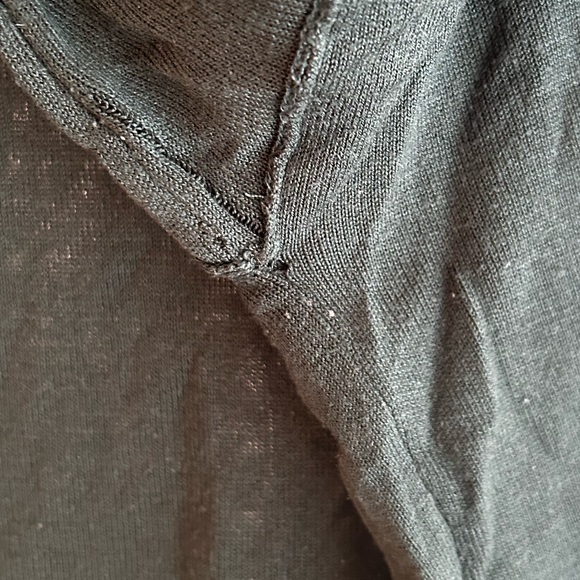 FREE w/ Bundle H&M Long Sleeve - Picture 3 of 8